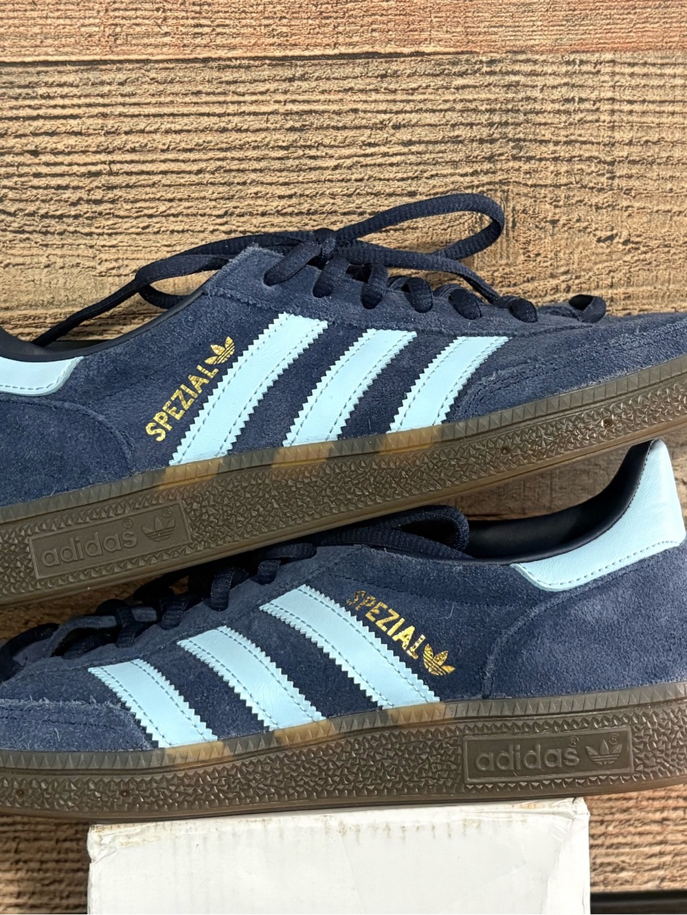 Adidas Spezial Men's 7.5 women’s 8.5 Navy Suede Sneakers with Light Blue Stripes